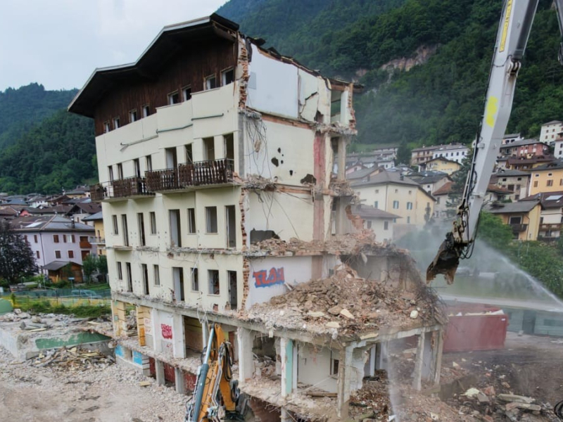 Cantiere Pieve Tesino - Demolizione Albergo Ex Miramonti